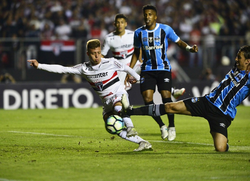 Lucas Fernandes teve papel importante no empate por 1 a 1 com o Grêmio (Foto: Marcos Ribolli)