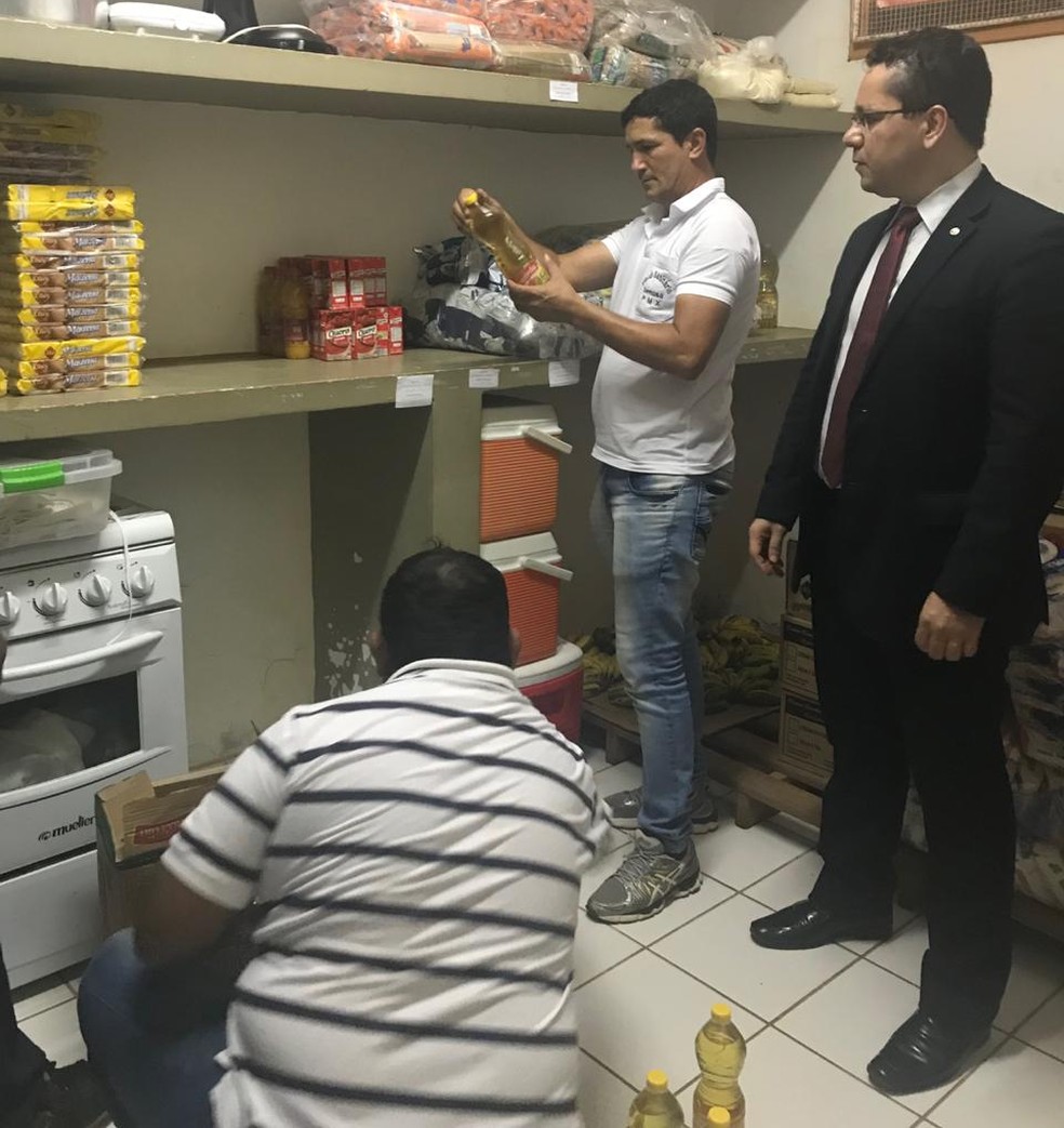 MinistÃ©rio PÃºblico encontra merenda vencida em escola do interior do Acre â€” Foto: DivulgaÃ§Ã£o/MP-AC