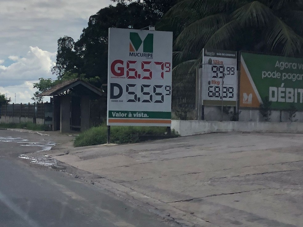 Posto na Avenida do Turismo vende gasolina a R$ 6, 57. — Foto: Matheus Castro/g1