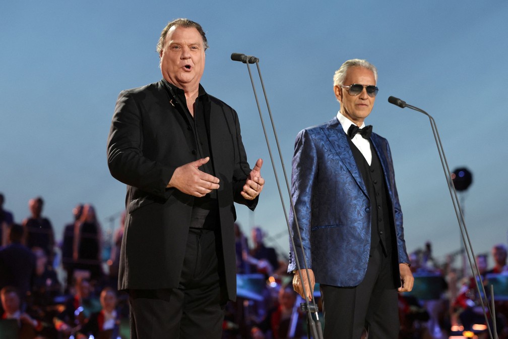 Bryn Terfel e Andrea Bocelli durante apresentação no show de coroação do Rei Charles III, em Londres, em 7 de maio de 2023 — Foto: Chris Jackson/Pool via Reuters