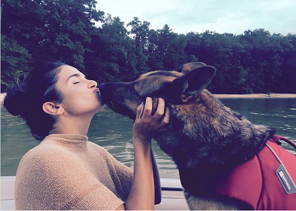 Nikki Reed e Ian Somerhalder lamentaram a morte da cachorra Ira (Foto: Instagram)
