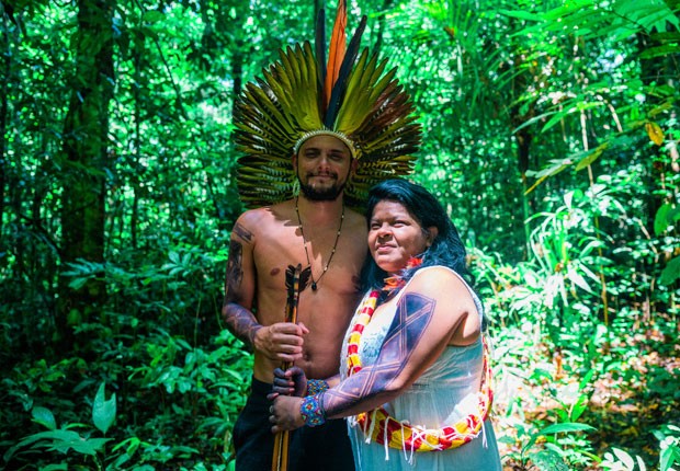 Bruno Gissoni com a ativista e líder indígena Sonia Guajajara. (Foto: Divulgação)
