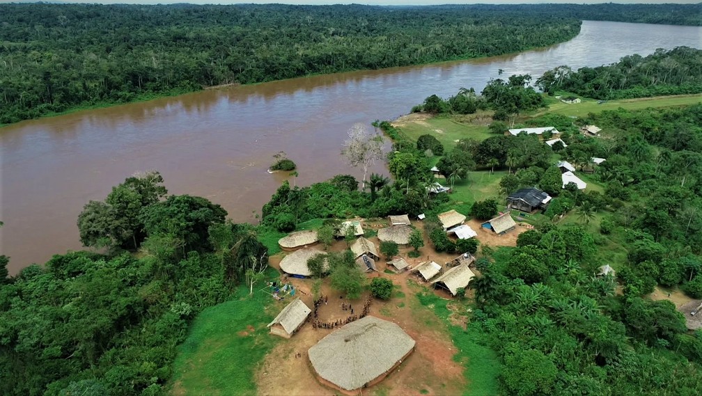 Comunidade Palimiú, na Terra Indígena Yanomami, fica às margens do rio Uraricoera — Foto: Alexandro Pereira/Rede Amazônica