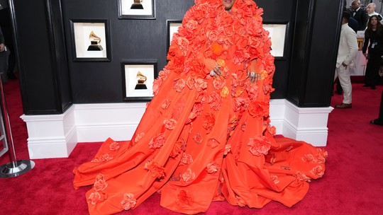 Grammy 2023: Vestidos florais são tendência no tapete vermelho da premiação