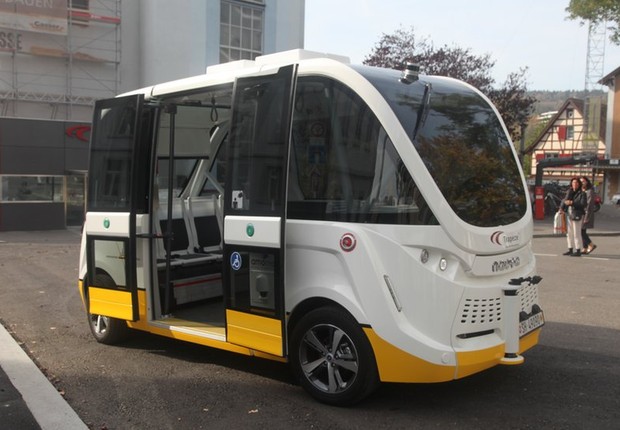 Na SuÃ­Ã§a, Ã´nibus sem motorista que busca passageiro em casa vem sendo testado (Foto: Trapeze Switzerland)
