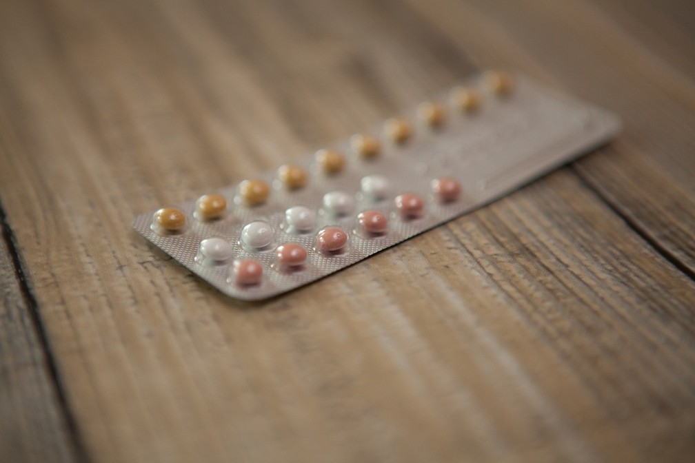 PÃ­lula anticoncepcional mudou de perfil: menos hormÃ´nio, mas ainda assim apresenta risco Ã  saÃºde de algumas mulheres (Foto: Gabriela Sanda/Pixabay)