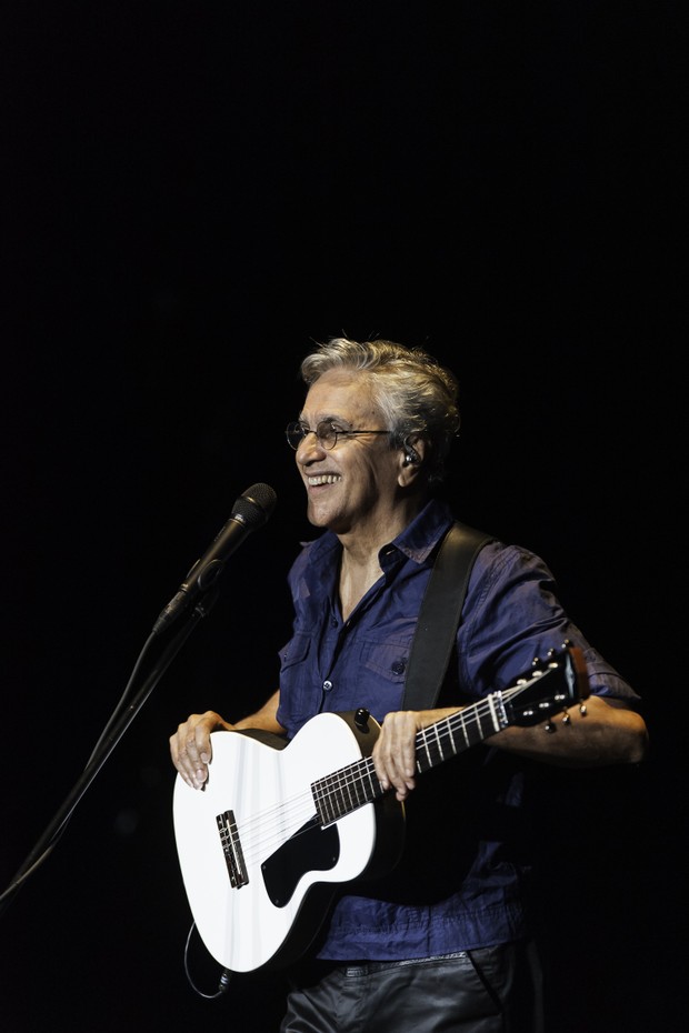 Brazilian composer & musician Caetano Veloso performs onstage with his band at a concert during the 2014 Next Wave Festival at the BAM Howard Gilman Opera House, Brooklyn, New York, New York, September 25, 2014. The concert was part of a series celebratin (Foto: Getty Images)