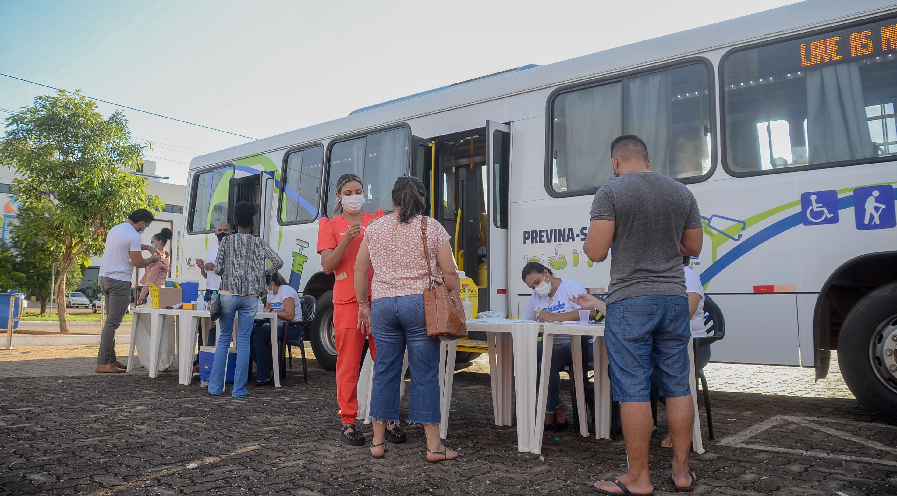 Vacinação contra Covid-19 será realizada em pontos da Avenida Teotônio Segurado em Palmas