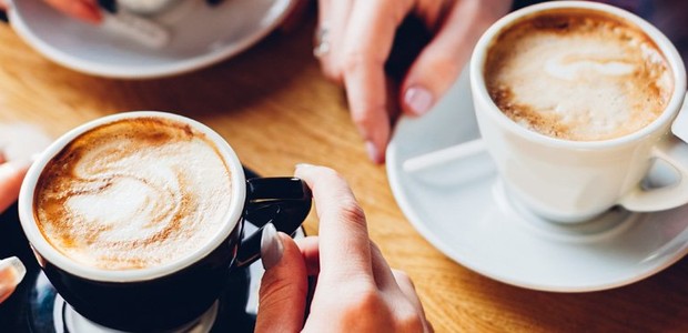 Entenda as especificidades do grão e dos processos de produção do café que interferem na bebida (Foto: Shutterstock/ Canstar Blue/ Reprodução)
