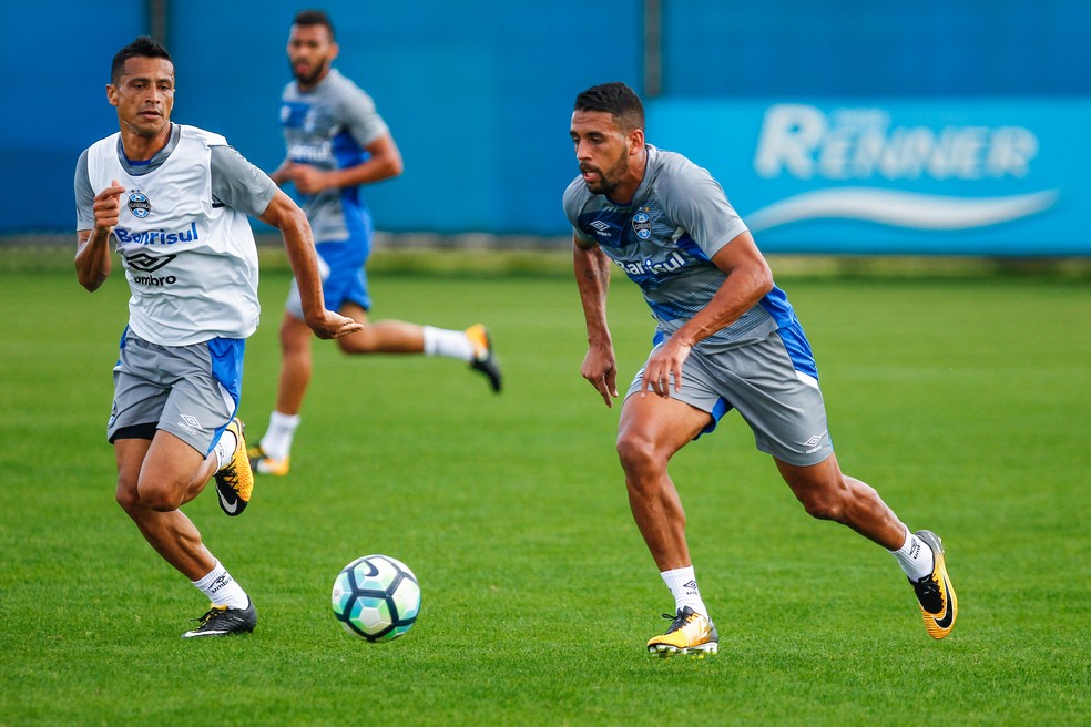 Michel atuou com desenvoltura em coletivo na tarde de quinta-feira (Foto: Lucas Uebel / Gr&ecirc;mio / Divulga&ccedil;&atilde;o)