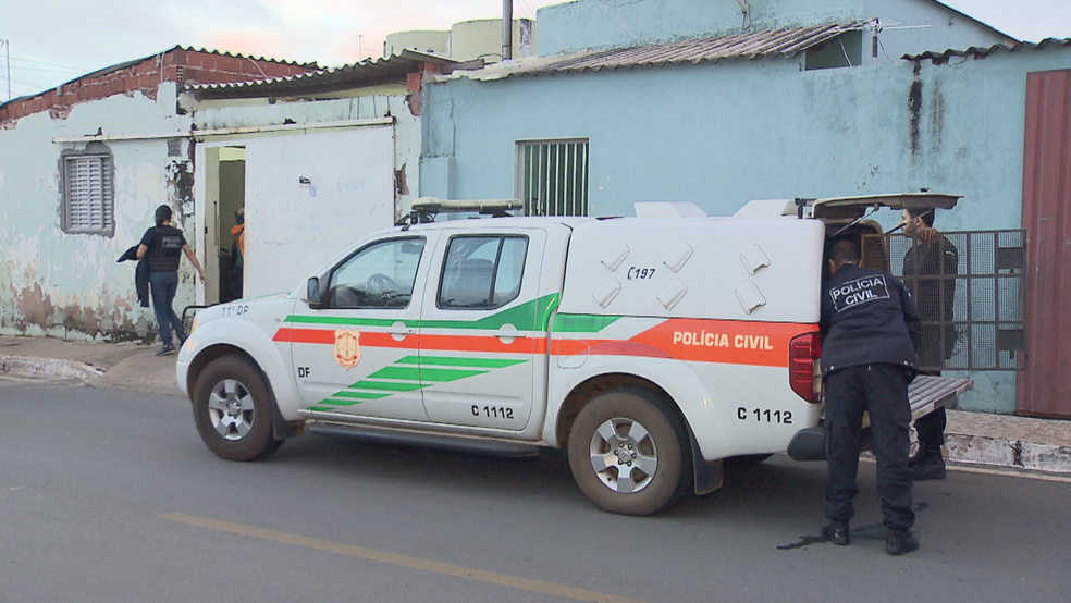 Polícia cumpre mandados na Vila Planalto, no DF (Foto:  TV Globo/Reprodução)