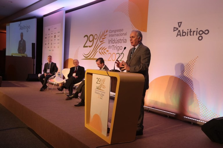 Ministro Marcos Montes discursou no Congresso Internacional do Trigo (Foto: Mapa)