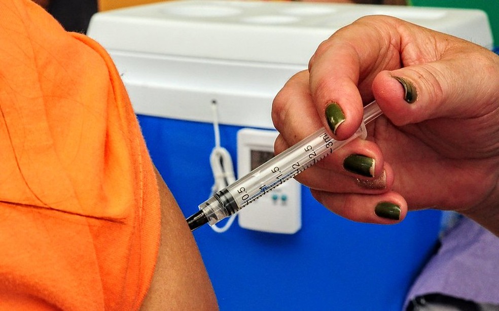 Vacina contra a Covid — Foto: Edinaldo Moreno/Secom/PMM