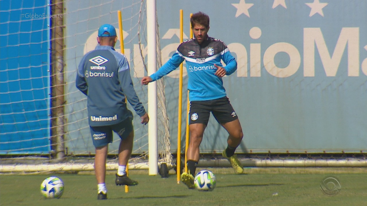 Fábio e Lucas Silva voltam a treinar nesta manhã no CT Luiz Carvalho