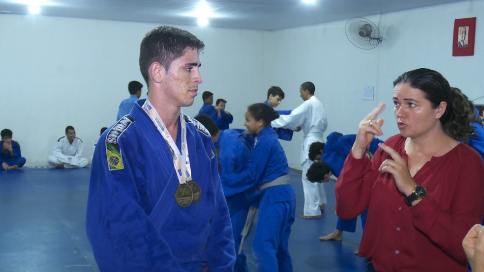 Judoca com a tradurora â Foto: ReproduÃ§Ã£o/Rede AmazÃ´nica