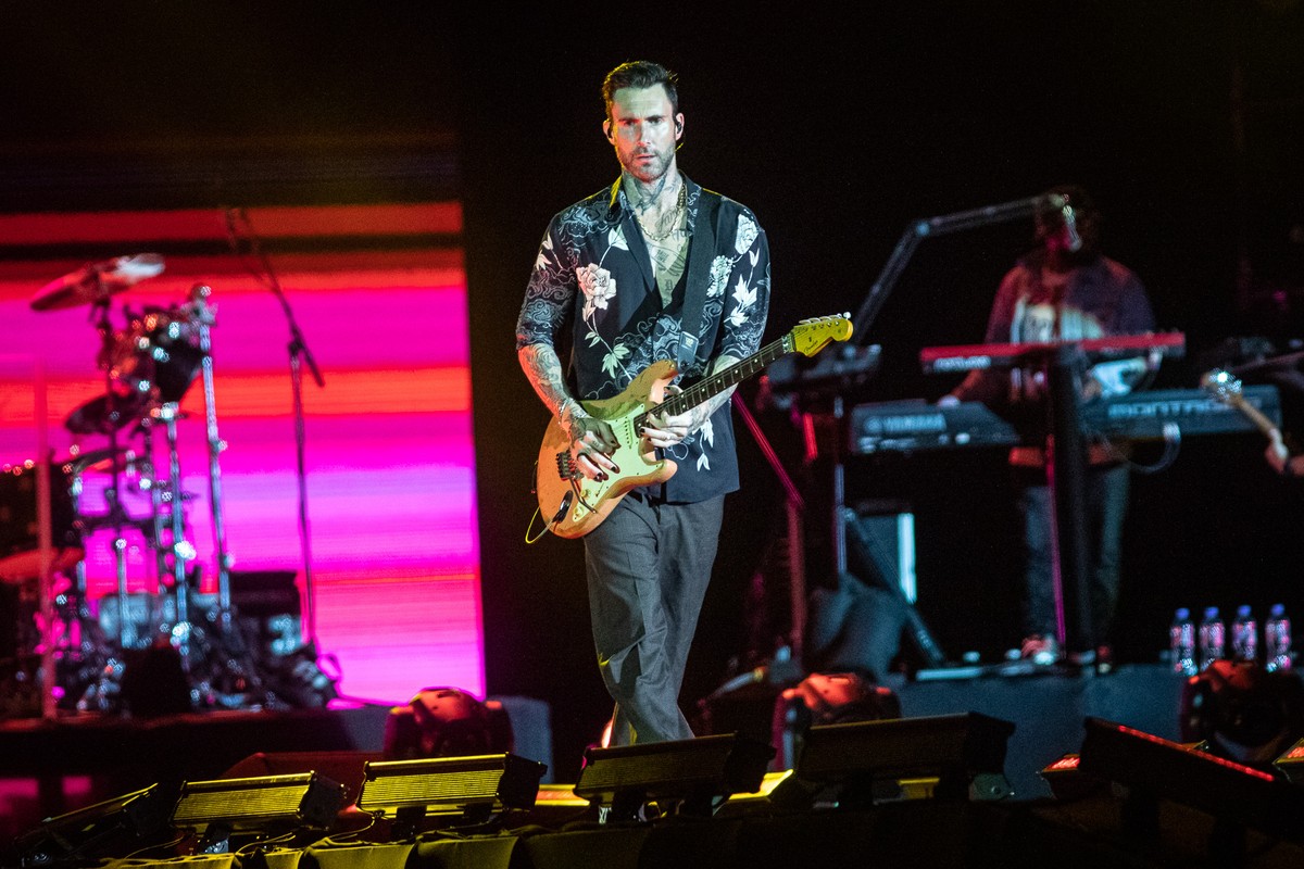Maroon 5 faz display em São Paulo;  FOTOS