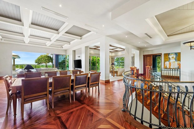 Casa de Johnny Depp na Austrália tem ampla  sala (Foto: Amir Prestige)
