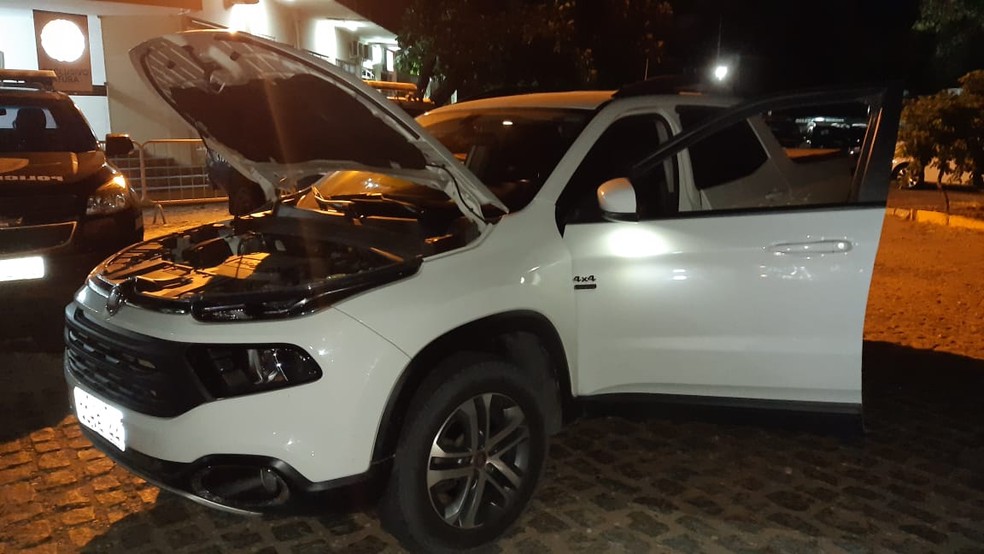 Carro recuperado pela PRF — Foto: PRF/Divulgação