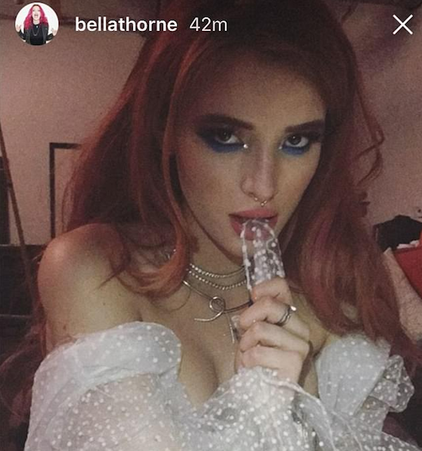 A atriz Bella Thorne vestida de noiva (Foto: Instagram)