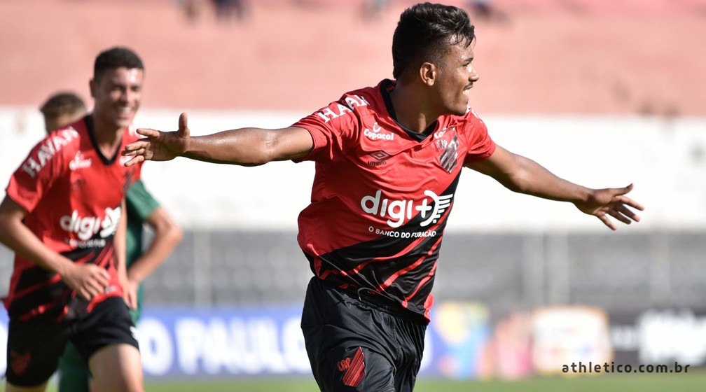 Vinicius Mingotti marcou na estreia do Athletico-PR — Foto: Du Caneppele/Athletico Paranaense