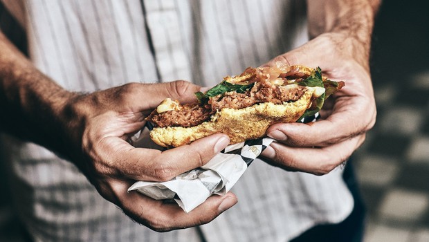 Futuro Burguer é feito de ervilha, grão de bico e soja  (Foto: Divulgação)