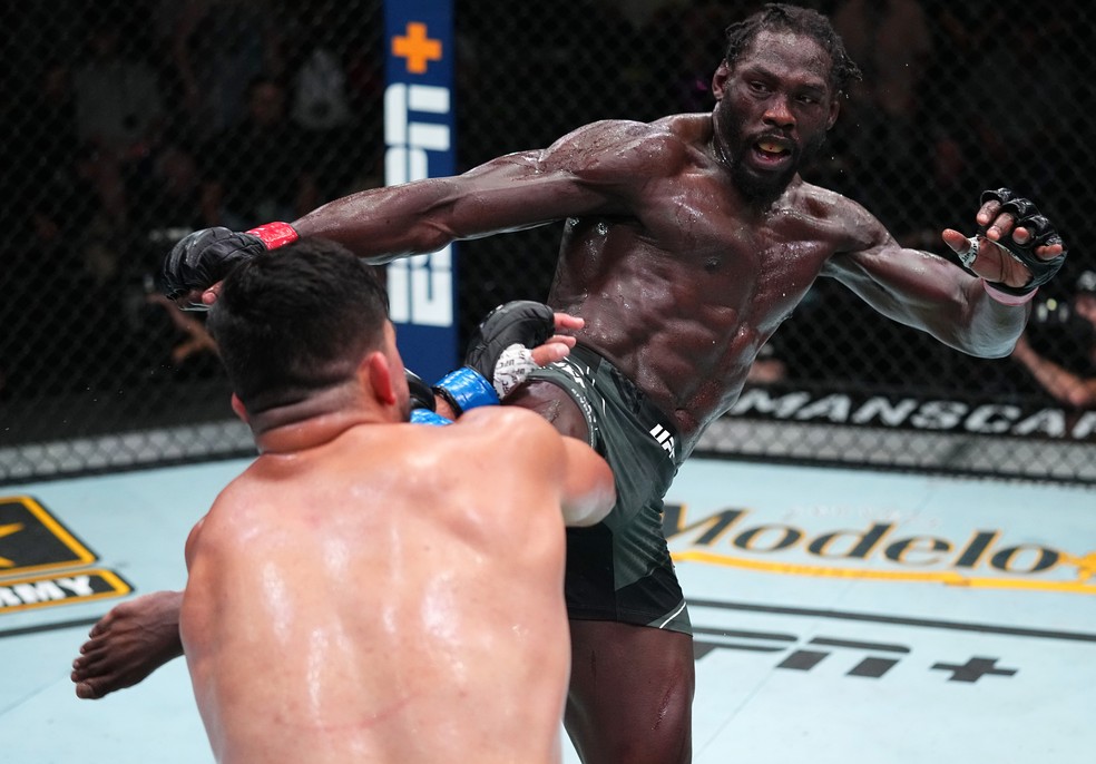 Jared Cannonier venceu Kelvin Gastelum por decisão unânime (triplo 48-47) — Foto: Getty Images