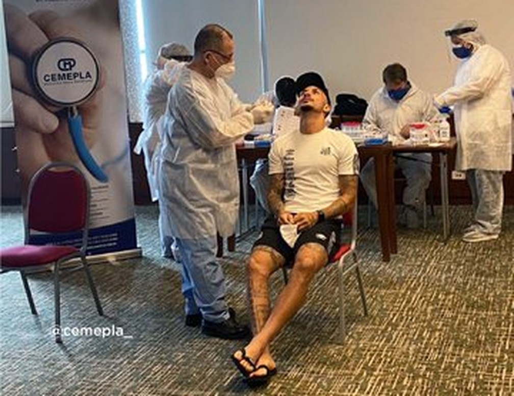 Jogadores do Santos fazem teste de Covid-19 na Argentina — Foto: Divulgação/Cemepla