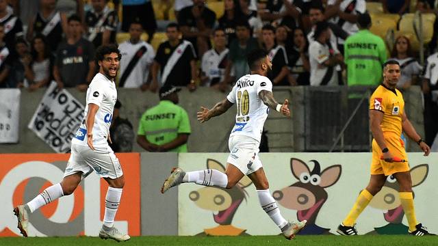 Gabriel comemora um de seus trÃªs gols contra o Vasco