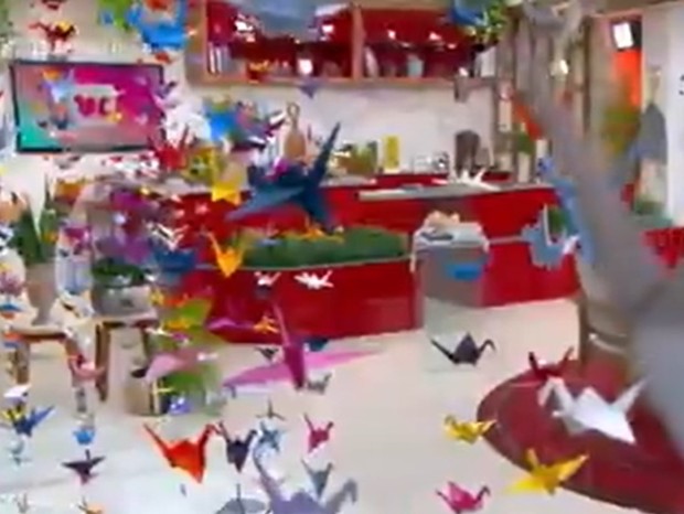 Cenário do Mais Você é decorado com tsurus, origamis que simbolizam saúde (Foto: TV Globo)