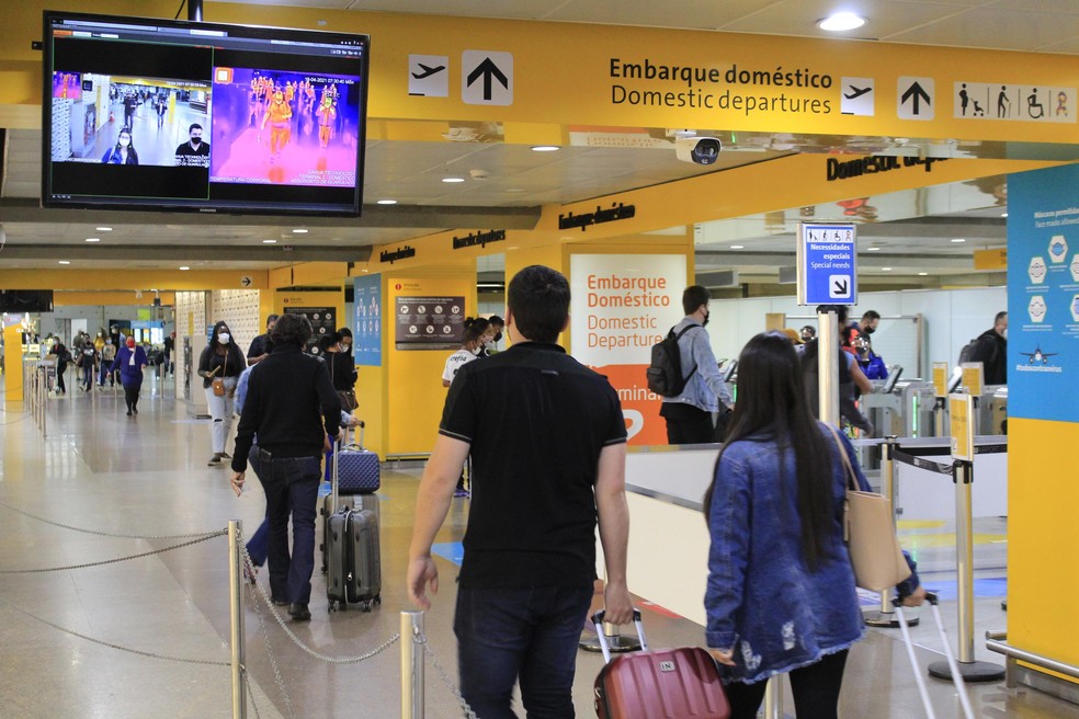 Movimentação no aeroporto de Guarulhos, em SP, em foto de 19 de abril de 2021 — Foto: WILLIAN MOREIRA/FUTURA PRESS/ESTADÃO CONTEÚDO