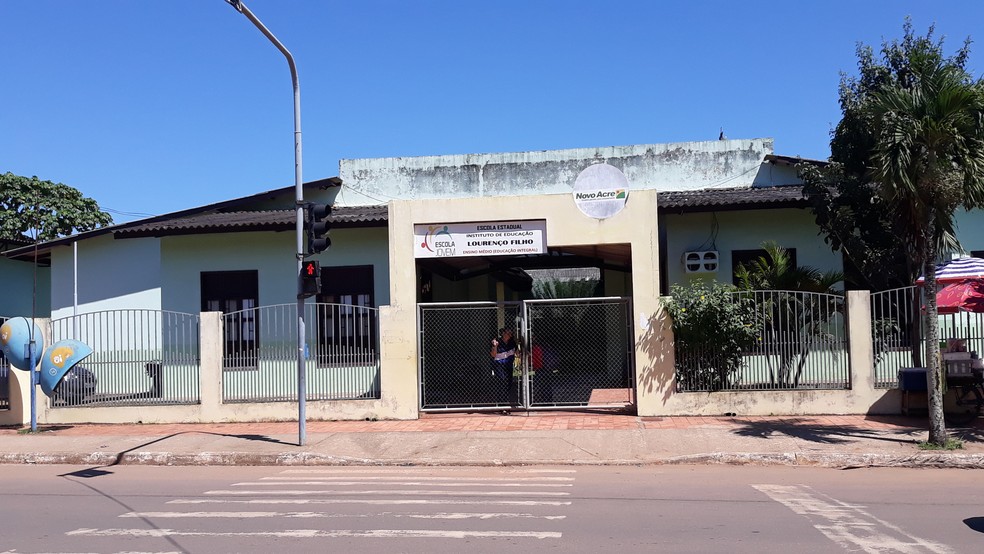 Das mais de 600 escolas estaduais, menos de dez são credenciadas e têm alvará dos Bombeiros e Vigilância Sanitária — Foto: Iryá Rodrigues/G1
