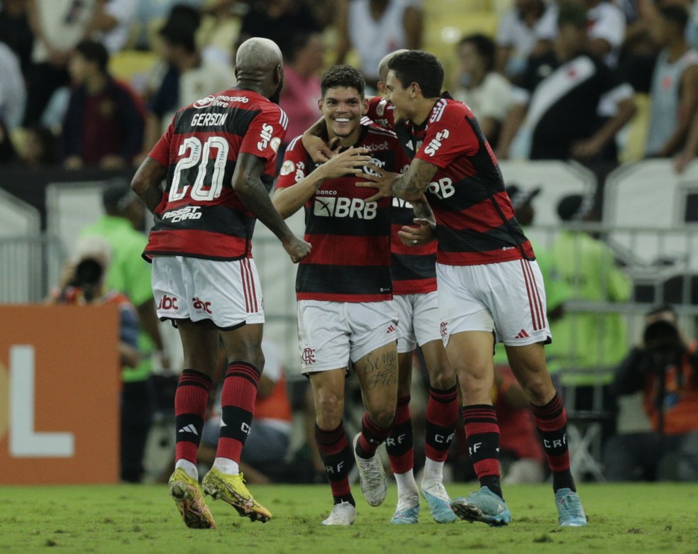 Ayrton Lucas marcou o quarto gol do Flamengo � Foto: Alexandre Cassiano
