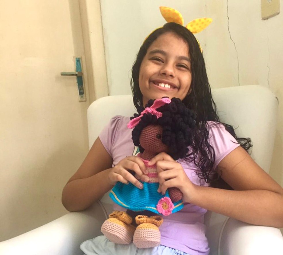 Mae Cria Boneca Negra E De Cabelo Cacheado Em Croche A Pedido Da Filha De 10 Anos Igual A Mim Piaui G1 Não existe uma menina que não tenha tido pelo menos uma boneca na sua infância. cria boneca negra e de cabelo cacheado