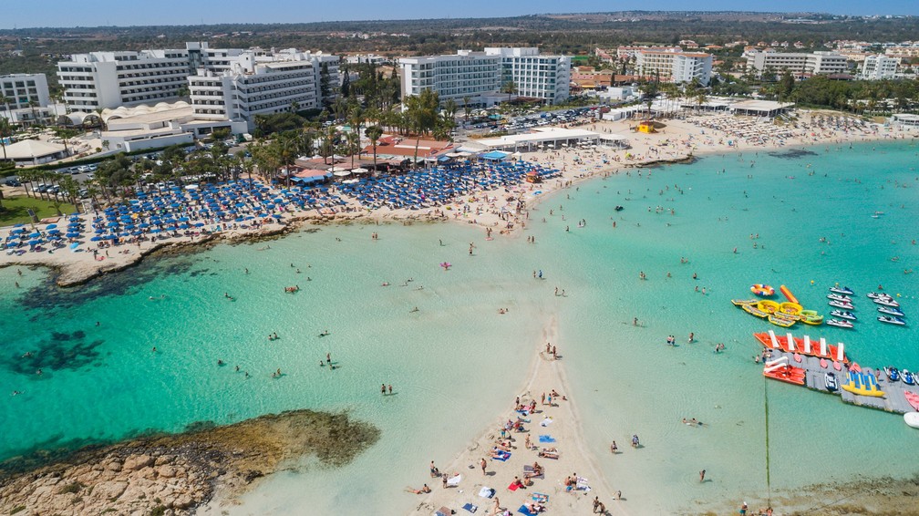 Nissi Beach, no Chipre — Foto: Dronepicr/Flickr/Wikimedia Commons