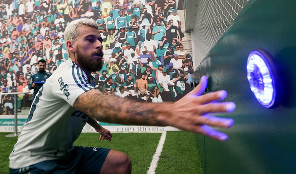 Elenco do Palmeiras passa por exercício para apurar reflexo