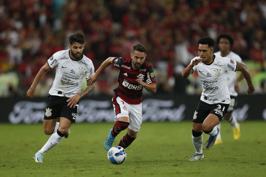 No retrospecto histórico, Corinthians tem mais sucesso decidindo fora de casa, mas na temporada o Flamengo se saiu melhor contra o alvinegro