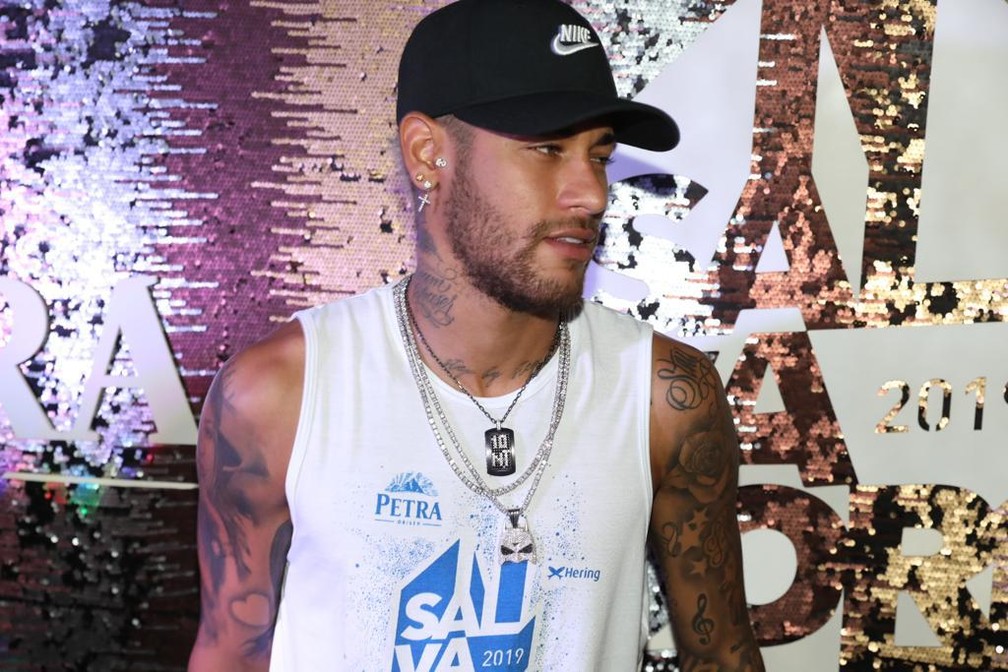 Neymar no camarote de Salvador — Foto: Ali Karakas /Divulgação