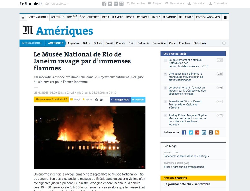 Jornal francês Le Monde destaca que o "majestoso prédio está sendo devastado por enormes chamas" (Foto: Reprodução/Le Monde)