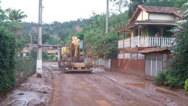 O município de Barra Longa, a meia hora de Mariana: atingido pela lama da Samarco (Foto: Agência Brasil)
