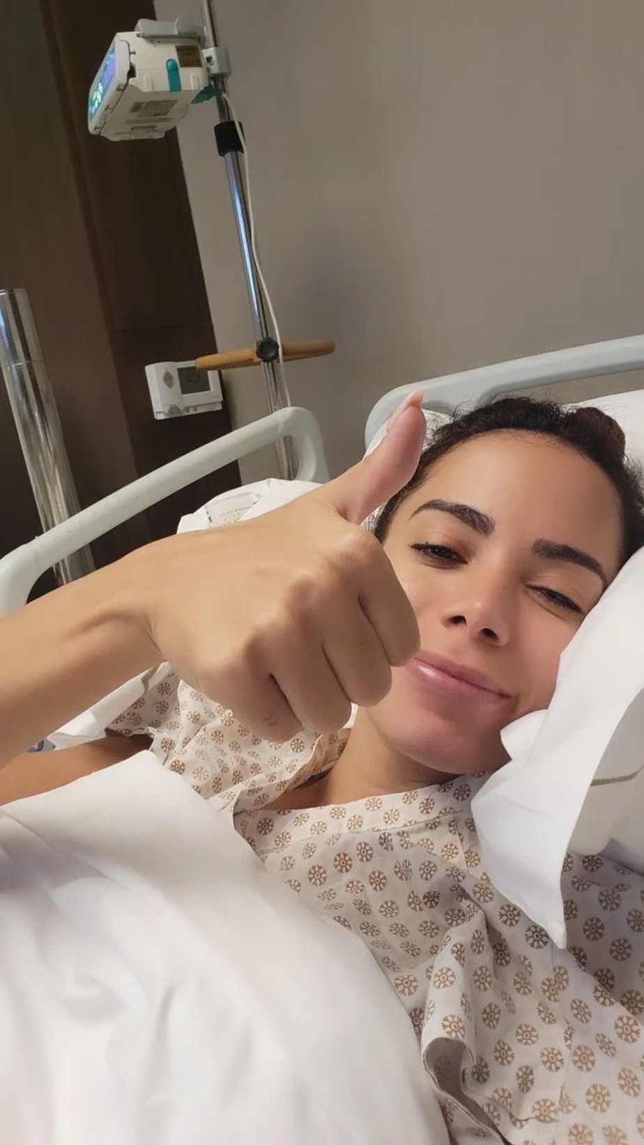 Anitta no hospital: 'Sendo muito bem cuidada'