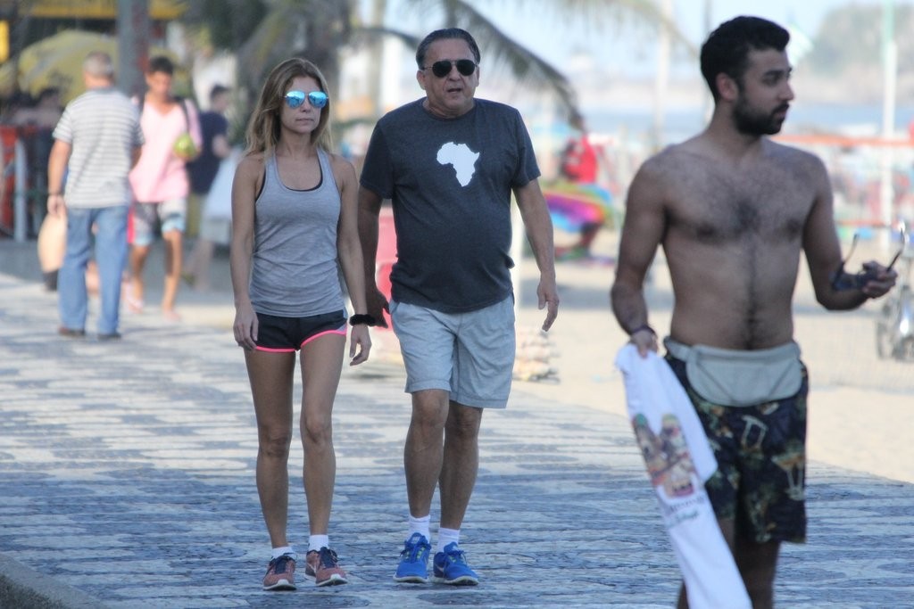 Galvão Bueno com a namorada, a empresária paranaense Desirée Soares (Foto: Rodrigo dos Anjos / AgNews)
