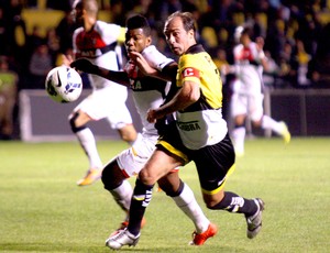 Paulo Baier jogo Criciúma x Vitória (Foto: Alan Pedro / Getty Images)