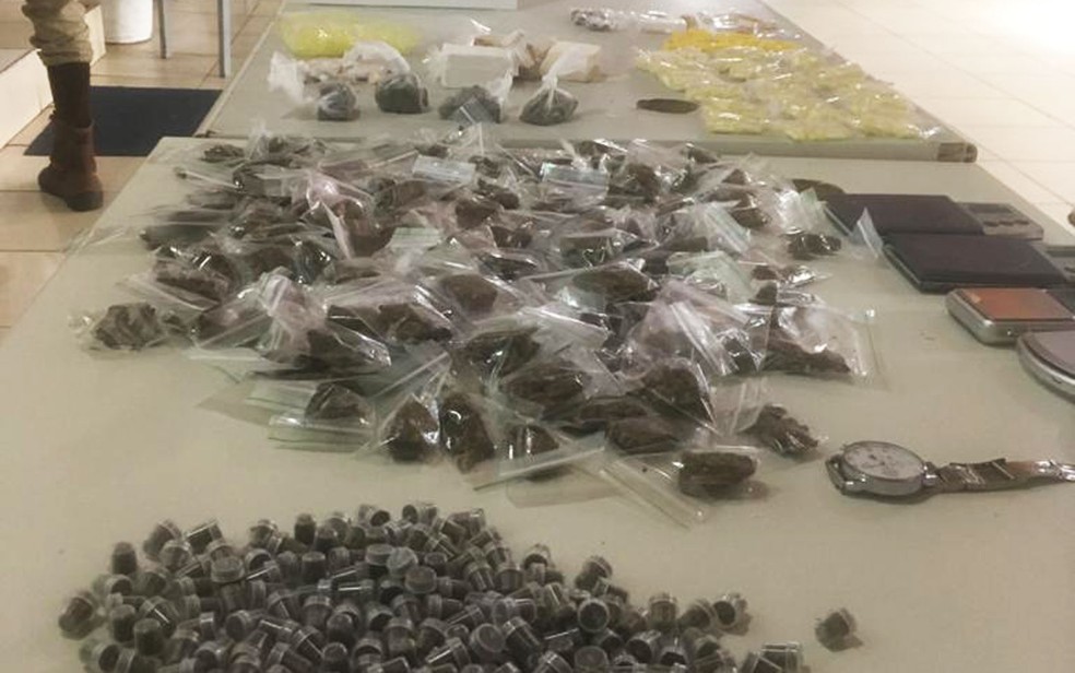 Drogas foram achadas por policiais do 18º Batalhão de Polícia Militar em um casarão no Centro Histórico de Salvador — Foto: Divulgação/SSP-BA