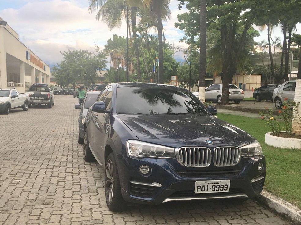 Carro usado pelo traficante Galã apreendido pela polícia (Foto: Patricia Teixeira/G1)