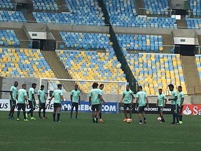 Após três meses, Flamengo volta ao Maracanã e treina para Libertadores