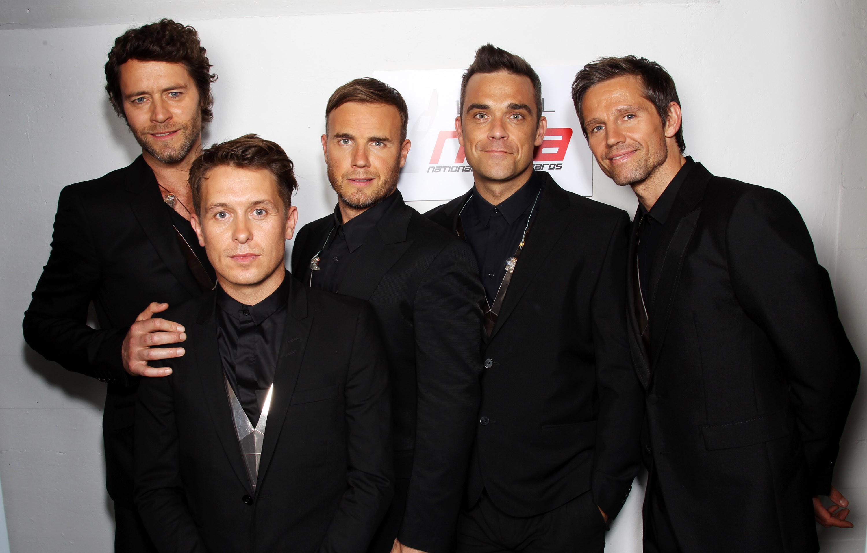  Da esquerda para a direita: Howard Donald, Mark Owen, Gary Barlow, Robbie Williams e Jason Orange, do grupo Take That, em 2011 (Foto: Getty Images)