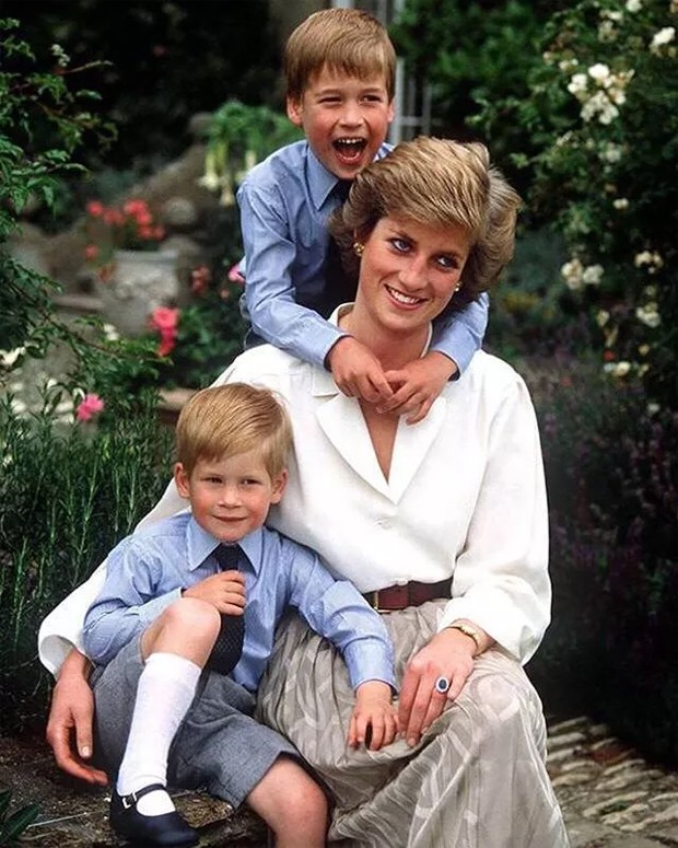 William e Harry com a mãe, Lady Di (Foto: Reprodução/Instagram)