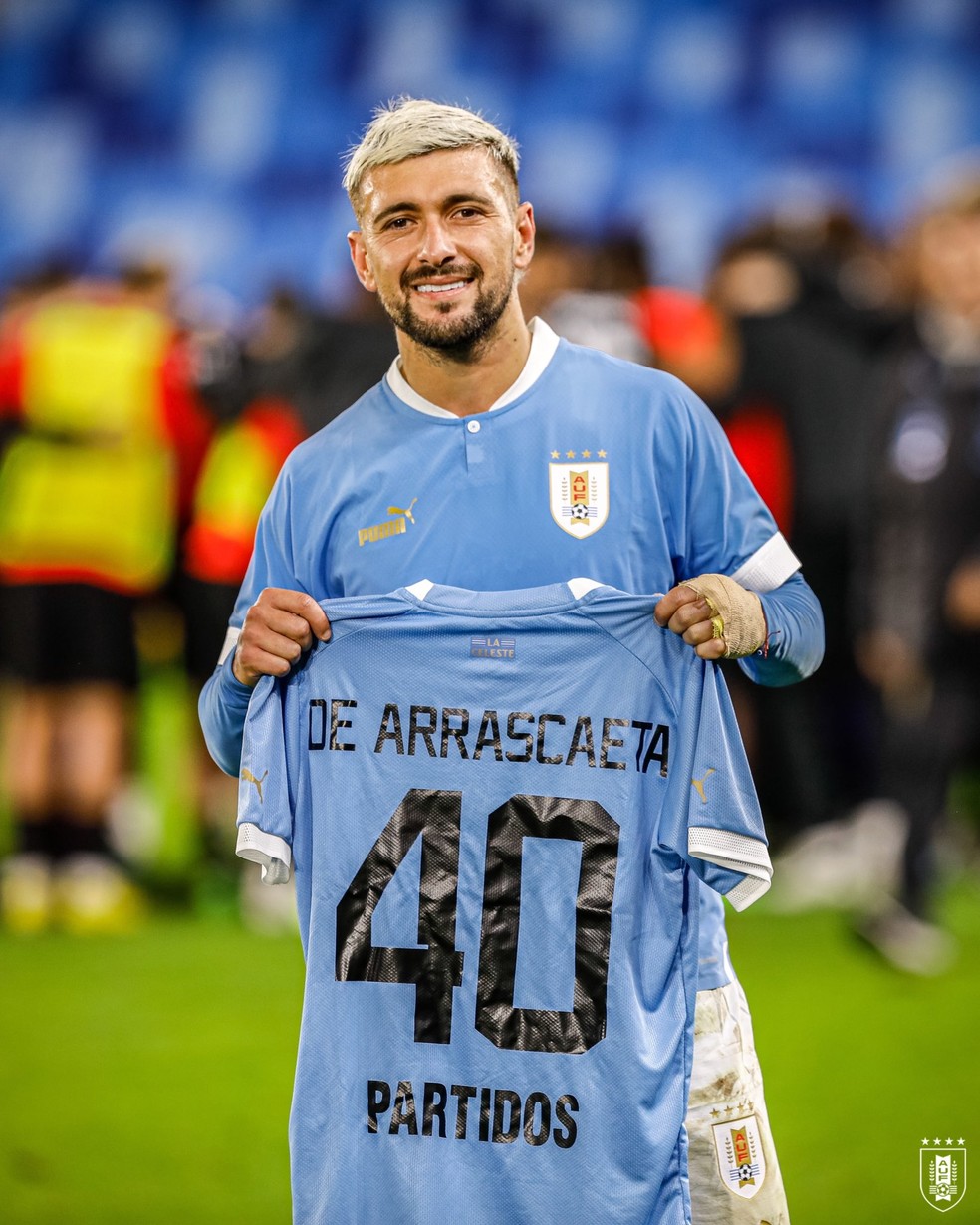 Arrascaeta é homenageado pela seleção uruguaia — Foto: Divulgação/AUF