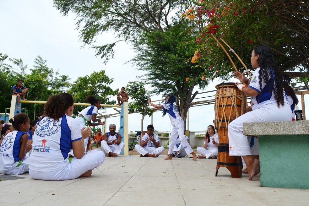 Mulheres encontram espaço de igualdade em rodas de capoeira de Campina Grande — Foto: Eloyna Alves/G1