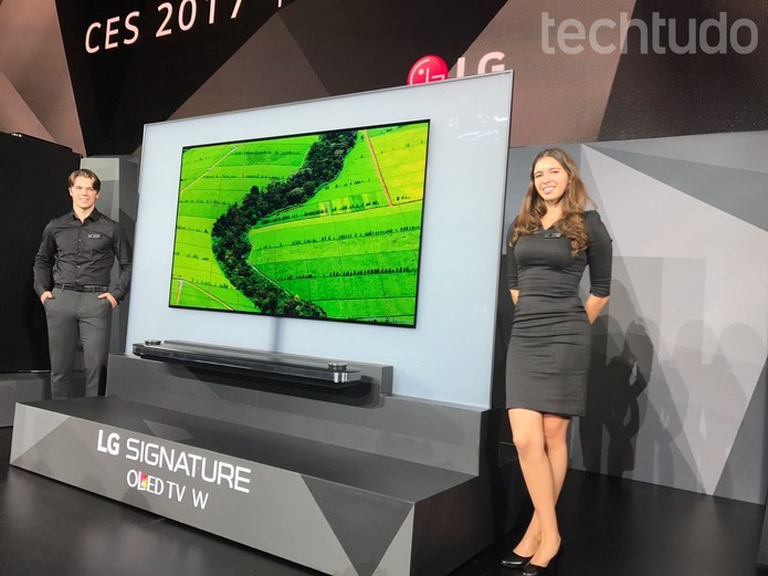 LG OLED TV W tem suporte a 4 padrões HDR (Foto: Anna Kellen Bull/TechTudo)